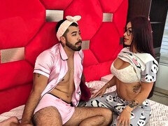 18 éves, Néni, Cumizás, Ondó fröcskölés, Házi készítésű, Latin lány, Nuni, Tetkó