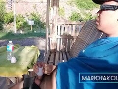 Mariojakolino gives a sizzling hand job to a straight guy