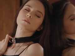 Soloing young chick Leona Mia nicely plays with her shaved pussy