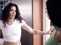 Stor stjärt, Brunett, Kök, Underkläder, Onani, Fitta, Strippning, Tonåring