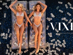 큰 엉덩이, 금발의, 오랄섹스, 도기스타일, 두여자와 한남자, 핸드잡, 청소년, 쓰리섬