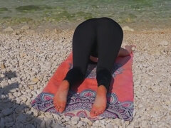 Ginger Sea Beach Yoga Pants Excercise Turns into Reverse Cowgirl Creampie