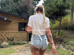 Grote kont, Blond, Rondborstig, Latijnse vrouw, Tepels, Orgasme, Pissen, Tatoeage