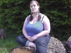 Testes gyönyörű hölgy, Döci, Szájba élvezés, Hatalmas, Szabadban, Megütni, Mellbe dugás, Begyek