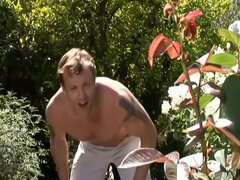 Bbw stor vacker kvinna, Stor stjärt, Avsugning, Familj, Milf, Utomhus, Pool, Styvmamma