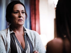 Arsch, Grosser arsch, Blasen, Braunhaarige, Hundestellung, Frau frau mann, Handjob, Flotter dreier