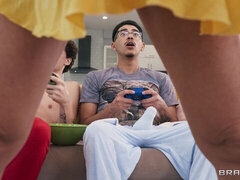 Grosser arsch, Grosser schwanz, Grosse titten, Blondine, Blasen, Hundestellung, Küche, Milf