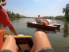 Döci, Felszarvazott, Cseh, Kutya póz, Lóvé, Természetes mellek, Szabadban, Valóság