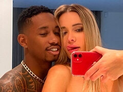 Schwarz, Blondine, Blasen, Hundestellung, Interrassisch, Natürlichen titten, Jungendliche (18+), Titten