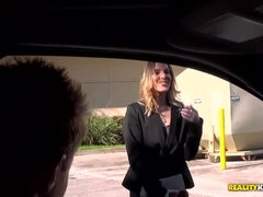 Kotě, Blondýna, Dávení penisem, Výprask, Masturbace, Milf žcbp, Nafouklé bradavky, Realita