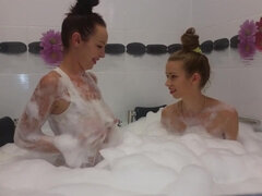 Hotties Playing With Each Other In Bath Tub - Amateur Porn