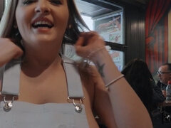 Américain, Blonde, Brunette brune, Rondelette, Tir de sperme, Queue, Pov, Branlette espagnole