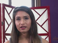 Popó, Gesztenyebarna, Latin lány, Filigrán alkatú, Nuni, Leborotvált, Begyek