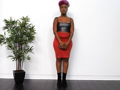 Stor svart kvinne, Stor rumpe, Svart, Kukk suging, Bakfra, Runke, Milf, Tattovering