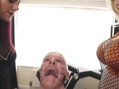 Bondáž, Britské, Nazí chlapi, Femdom, Podpatky, Ponížení, Milenka, Otrok