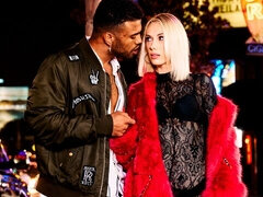 Gros cul, Grosse bite, Sucer une bite, En levrette, Hard, Seins naturels, Maigrichonne, Adolescente