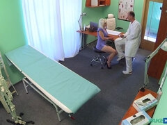 Pijpbeurt, Hondjeshouding, Handbeurt, Verpleegster, Kantoor, Anaal likken, Uniformpje, Bekijker