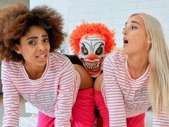 Rumpa, Svart, Blondin, Avsugning, Doggystyle, Mellanrasig, Tonåring, Trekant