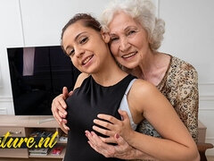 18 χρονον, 69, Κώλο γλείψιμο, Μεγάλα βυζιά, Βυζαρού, Γιαγιά, Γλείψιμο, Μουνί