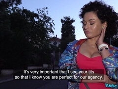 Leie, Grosse titten, Schwarz, Europäisch, Natürlichen titten, Im freien, Öffentlich, Muschi