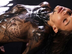 Amateur, Gros seins, Brunette brune, Doigter, Nue, Solo, Dénudage, Adolescente