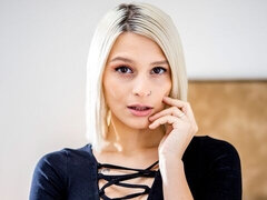 Amaterji, Blondinka, Doggystyle, Naravne joške, Obrito, Tetovaže, Najstnice, Joške