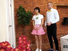 Brunetta, Hardcore, Hd, Leccare il buco del culo, Russa, Ragazza, Terzetto, Tette