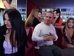 Avsugning, Hanrej, Hd, Milf, Party, Offentlig, Tuttar, Fru