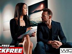 Kotě, Velké péro, Kuřba, Brunetka, Tetování, Kozičky