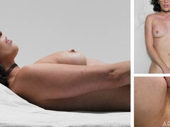 Rumpa, Brunett, Onani, Naturliga tuttar, Kort hår, Solo, Strippning, Tonåring