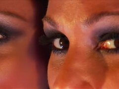 Κώλος, Μεγάλα βυζιά, Ξανθιά, Μελαχροινή, Ηδ, Λεσβία, Θηλές, Βυζιά