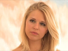 Fisting, Masáž, Masturbace, Orgasmus, Na veřejnosti, Sólo, Upskirt