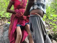 Desi Bhabhi Fakes Romance with Xtremee in Hot Outdoor XXX Video