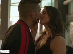 Noire, Sucer une bite, Brunette brune, Faciale, Poilue, Petite femme, Chatte, Chevaucher