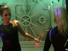 Tetas grandes, Rubia, Cfnm, Muñeca, Grupo, Hd, Interracial, Tatuaje