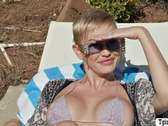 Anal, Anilíngua, Peitos grandes, Loiroa, Boquete, Punheta, Hermafrodita andrógina, Tatuagem