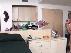 Μελαχροινή, Λατίνα, Φυσικά βυζιά, Έφηβος