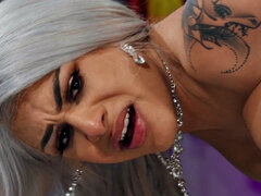 Kont, Grote kont, Grote mammen, Blond, Pijpbeurt, Masturbatie, Shemale, Tatoeage