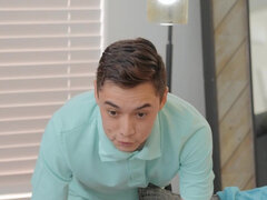 Κώλος, Μεγάλος κώλος, Ξανθιά, Πίπα, Φιλί, Φυσικά βυζιά, Τατουάζ, Τεράστιος