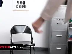 Cul, Gros cul, Gros seins, Homme nu et filles habillées, Domination, Faciale, Mère que j'aimerais baiser, Bureau