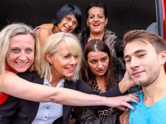 Gros cul, Grosse bite, Gros seins, Sucer une bite, Voiture, En levrette, Mère que j'aimerais baiser, Orgie