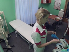 Leie, Aufs gesicht abspritzen, Handjob, Lecken, Krankenschwester, Muschi, Uniform, Spanner