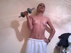 18 let, Amatéři, Zadek, Přírodní prsa, Nahé, Vyhublá, Sólo, Kozičky