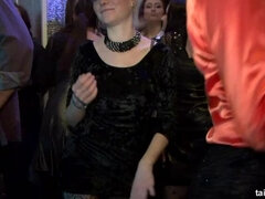 Grosser schwanz, Schwanz, Frau, Handjob, Lesbisch, Lingerie, Swingers, Nass