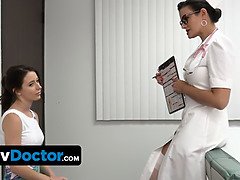 Flexible milf in stockings goes to her kinky doctor's office and gets a creampie