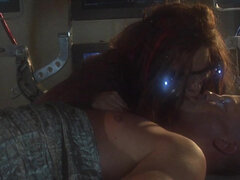 Anal, Avsugning, Sperma shot, Doggystyle, Ansiktsbehandling, Fingering, Kontor, Leksaker