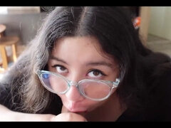 Testes gyönyörű hölgy, Cumizás, Gesztenyebarna, Poharak, Kézimunka, Nézőpont