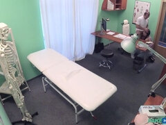 Tir de sperme, Médecin, En levrette, Infirmière, Bureau, Chatte, Uniforme, Voyeur