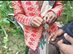 Malkin Khet Ghumne Gaye Thi Tab Majdur Ne Condom Laga Ke Chudai Kiya Aur Chut Me Ungli Suman Chilane Lagi Video Viral Hindi