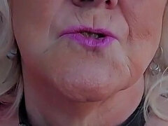 Gorda, Europeo, Alemán, Abuelita, Al aire libre, Fumando, Solo, Medias largas